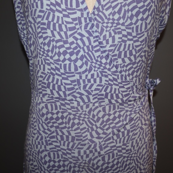 SOLD • HOST PICK 🎉 Urban Outfitters Geometric Deep V-Neck Wrap Dress Size S-P - Picture 7 of 13